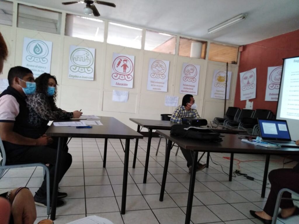 Reunión de Promotores Sociales con SEGEPLAN en sede del CONADUR